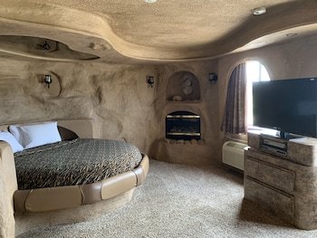 Designer Inn And Suites