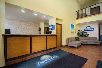 Days Inn by Wyndham Evansdale Waterloo