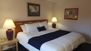 Eastern Inn & Suites