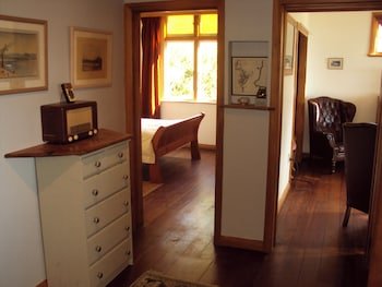 Bluff Hill Lighthouse B&B