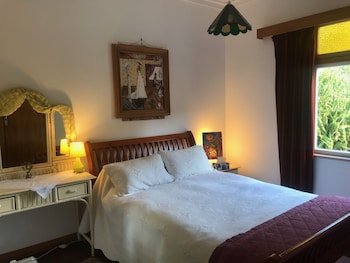 Bluff Hill Lighthouse B&B