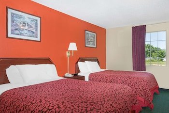 Days Inn by Wyndham Lincoln