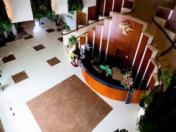 River Hotel