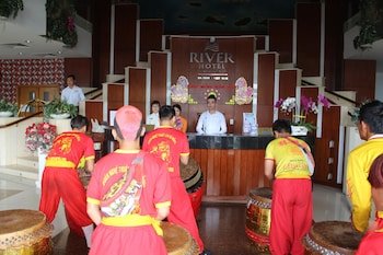 River Hotel