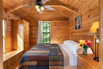 Engadine Inn and Cabins