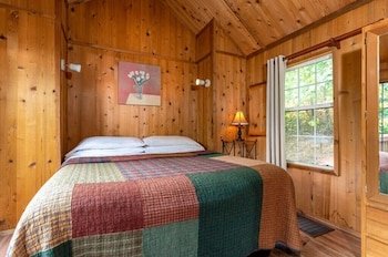Engadine Inn and Cabins