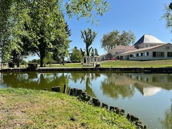 Domaine De Roullet