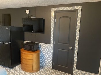 Carole Motel
