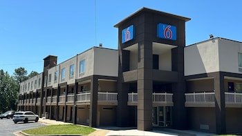 Motel 6 Raleigh - North