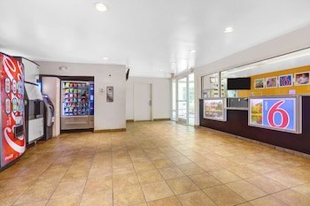 Motel 6 Raleigh - North