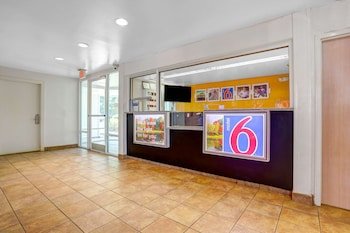 Motel 6 Raleigh - North