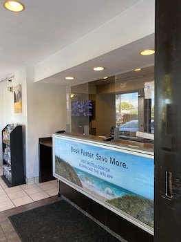 Motel 6 Lantana