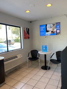 Motel 6 Lantana
