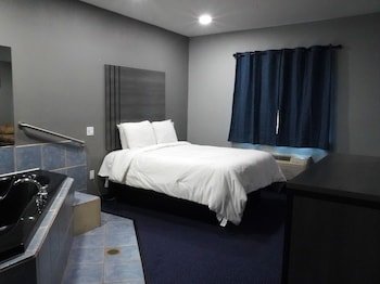 Americas Best Value Inn & Suites-Bush Int'l Airport