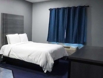 Americas Best Value Inn & Suites-Bush Int'l Airport