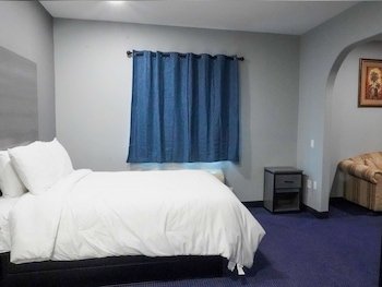 Americas Best Value Inn & Suites-Bush Int'l Airport
