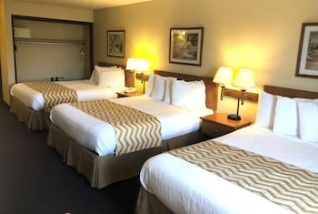 Travelodge by Wyndham Grand Island