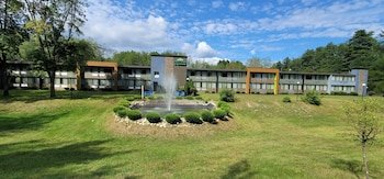Wingate by Wyndham Lake George