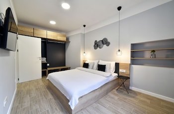 Fishnjak Apartments