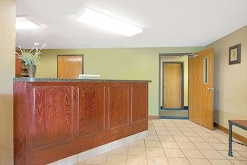 Super 8 by Wyndham St. Clair MO