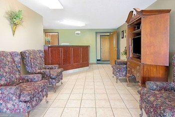 Super 8 by Wyndham St. Clair MO