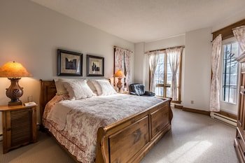 Equinoxe by Tremblant Sunstar