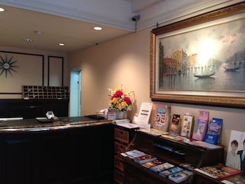 Creston Hotel