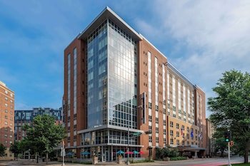 Hampton Inn & Suites Madison / Downtown