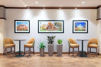 Hampton Inn & Suites Madison / Downtown