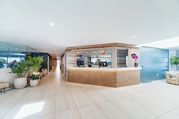 Bay Club & Marina