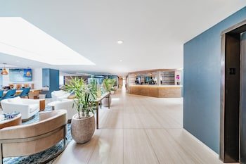 Bay Club & Marina