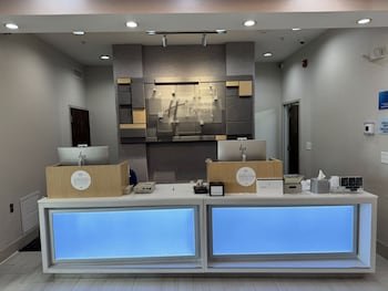 Holiday Inn Express Hotel & Suites Malvern