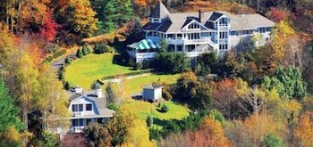 Innisfree Bed & Breakfast By-The-Lake