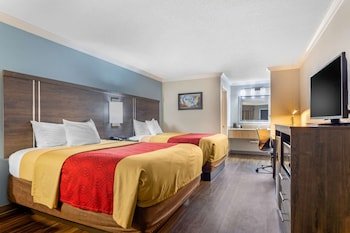 Econo Lodge Byron / Watson Blvd