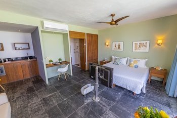 Suites at Sapphire Ocean Club