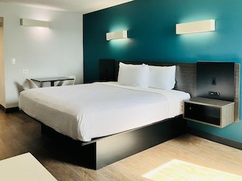 Studio 6 Suites Carson, CA