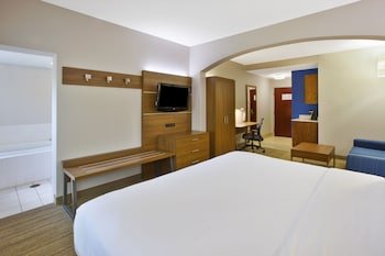 Holiday Inn Express Hotel & Suites Cincinnati Northeast-Milford