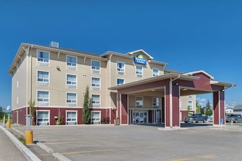 Days Inn & Suites by Wyndham Cochrane