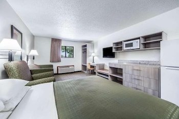Bearcat Inn And Suites