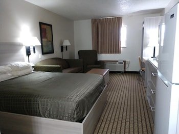 Bearcat Inn And Suites