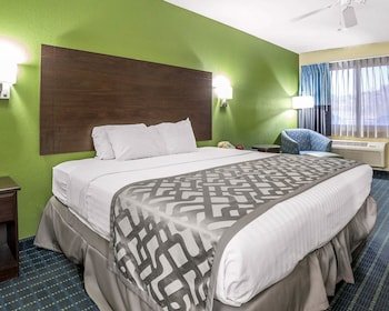 Rodeway Inn & Suites