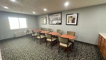 Burgundy Inn & Suites
