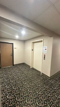 Burgundy Inn & Suites