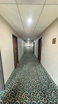 Burgundy Inn & Suites