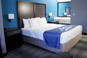Days Inn by Wyndham Montgomery