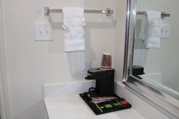 Scottish Inn & Suites IAH Airport