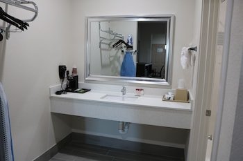 Scottish Inn & Suites IAH Airport