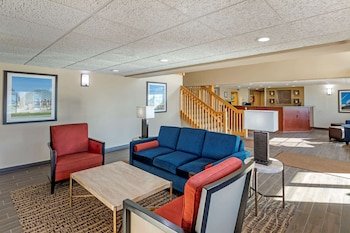 Comfort Inn & Suites Jackson - West Bend