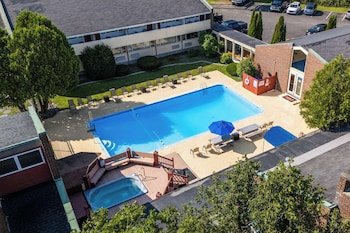 Fireside Inn & Suites