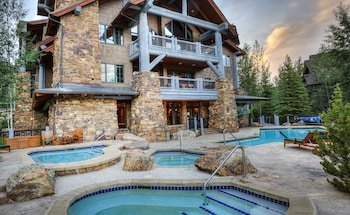 Bear Paw Lodge